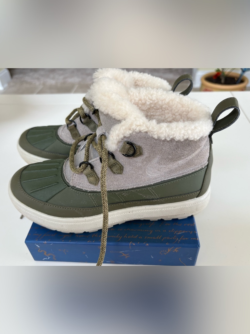 Nike Women’s Olive Green and Gray Sherpa Lined Winter Boots. Size 7
